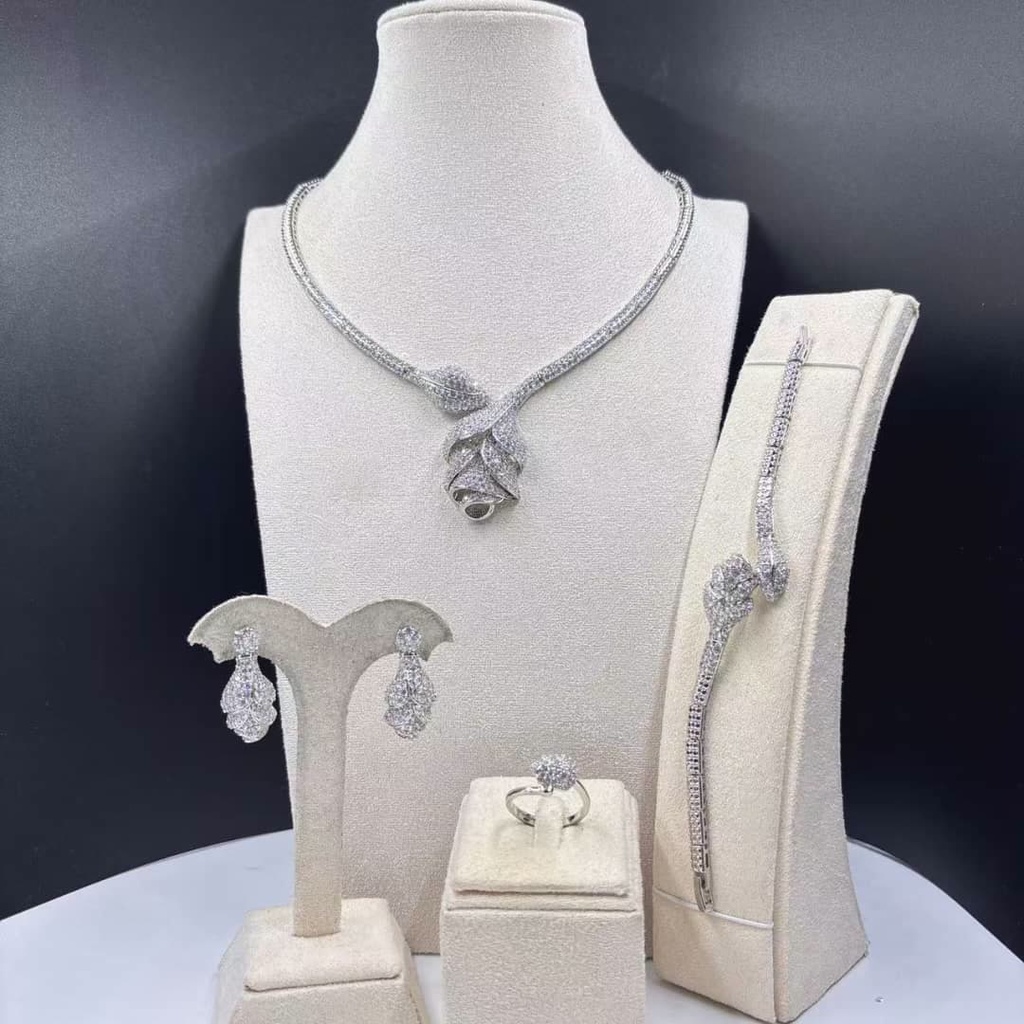 [MIMMS-20250701-0041] Silver Blossom 4-Piece Set