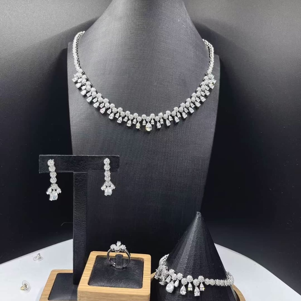 [MIMMS-20250701-0081] Crystal Cascade 4-Piece Set