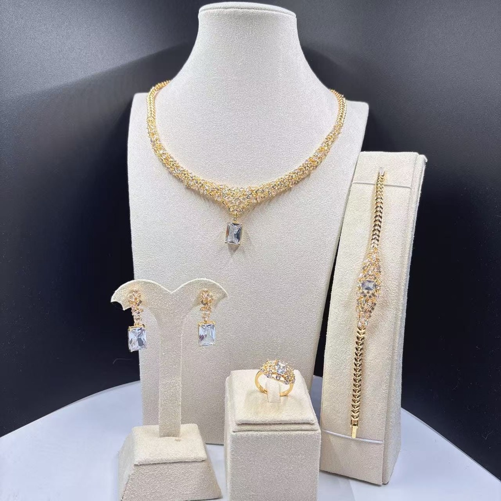 [MIMMS-20250701-0089] Duchess Pearl & Crystal