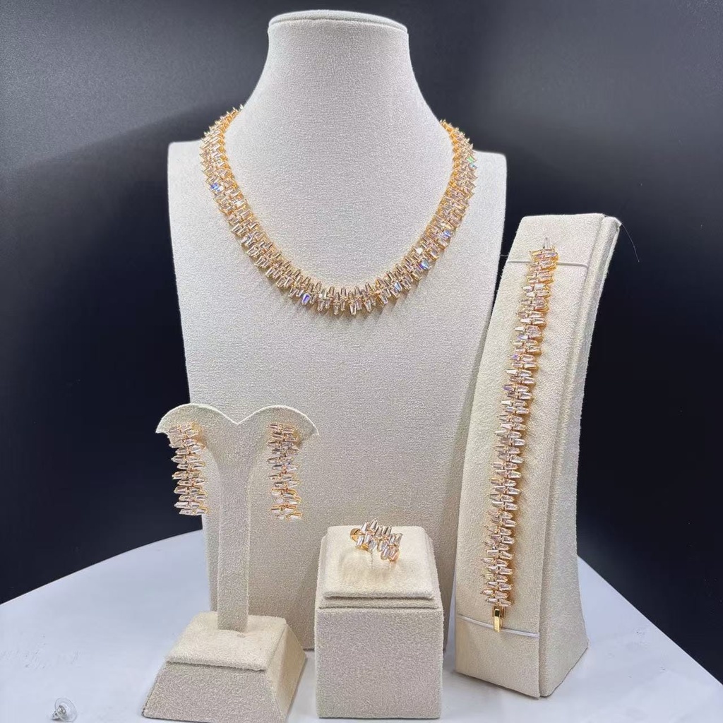 [MIMMS-20250701-0099] Silk Thread Gold Chain