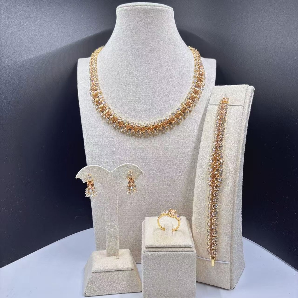 [MIMMS-20250701-0101] Art Deco Crystal Collar