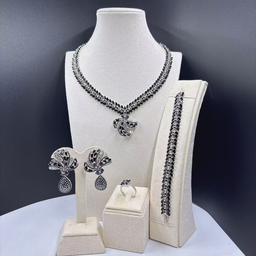 [MIMMS-20250701-0113] Floral Gold Filigree