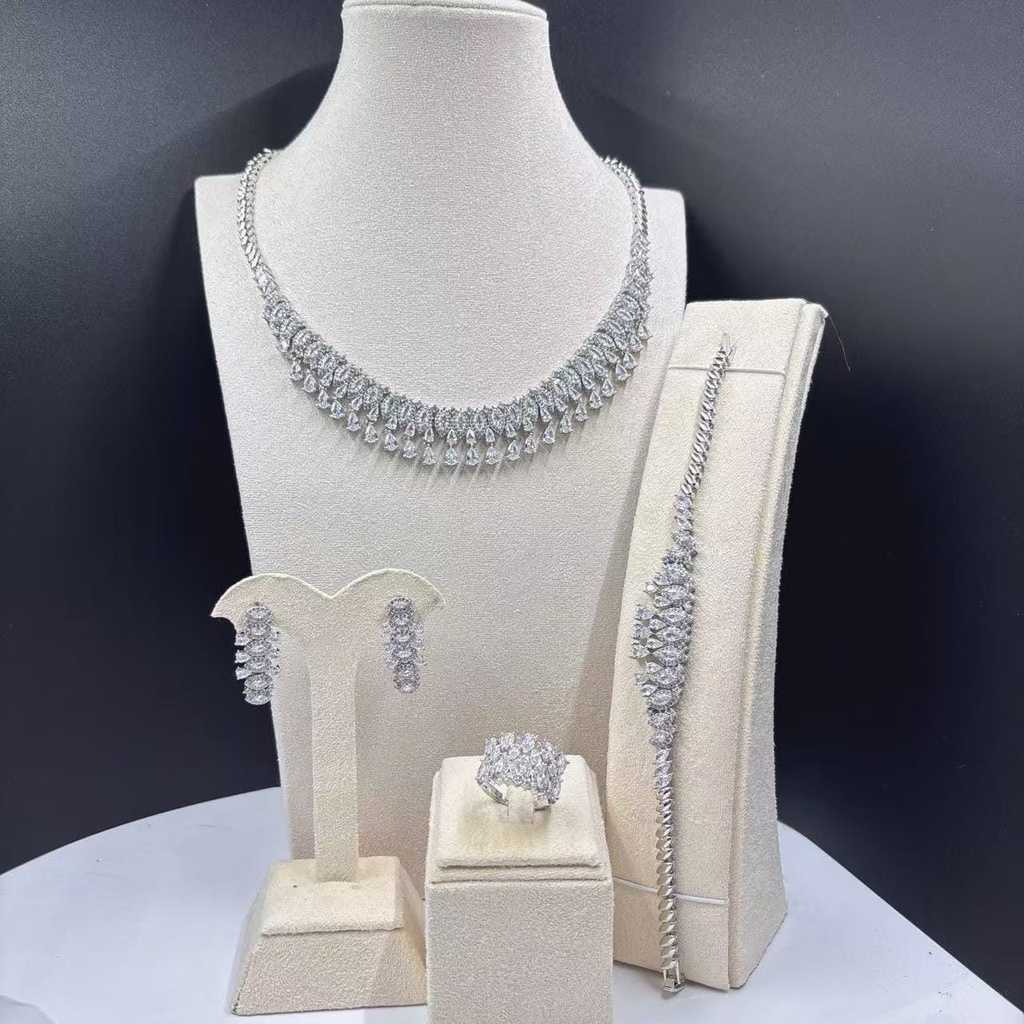 [MIMMS-20250701-0116] Baroque Pearl Statement