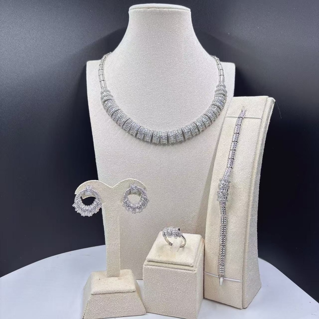 [MIMMS-20250701-0117] Hammered Gold Disc Chain