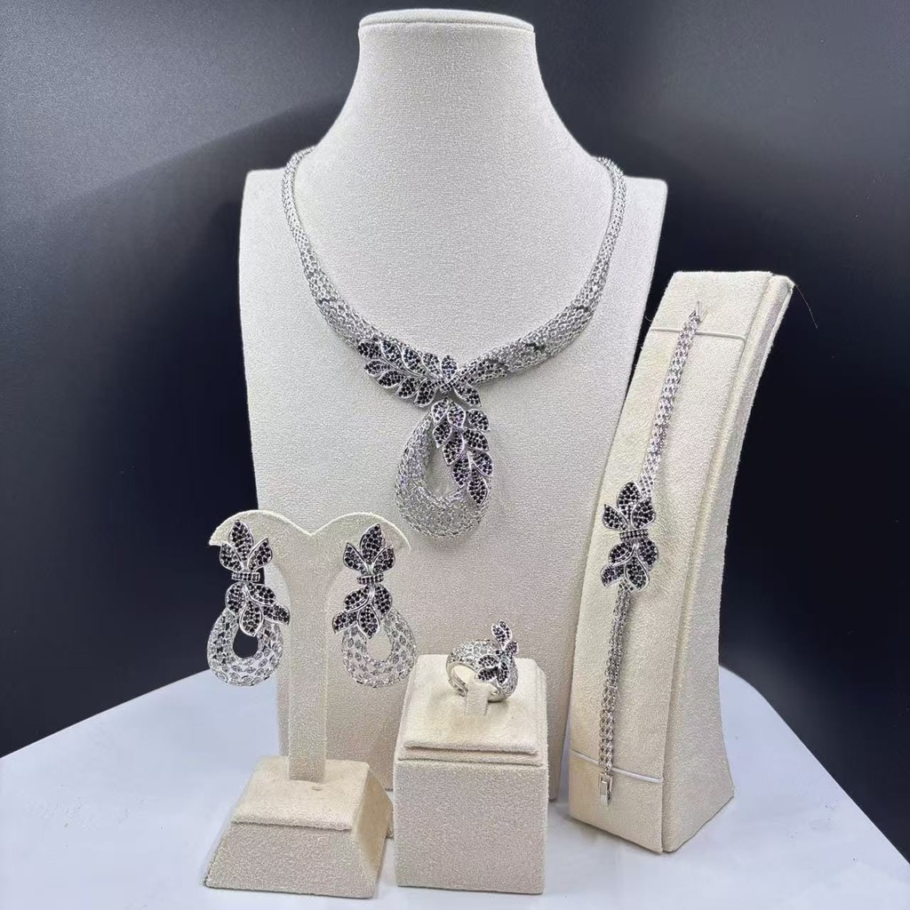 [MIMMS-20250701-0149] Garnet Crown Necklace