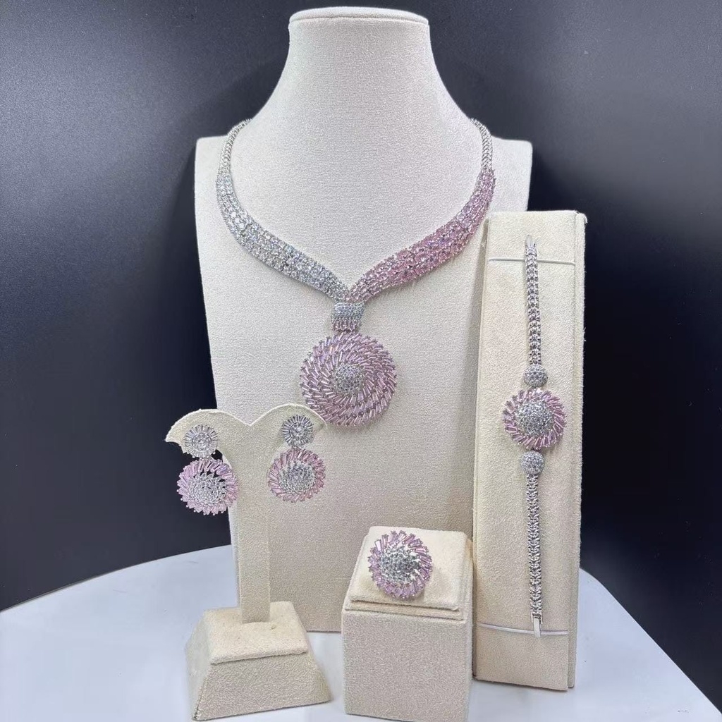 [MIMMS-20250701-0165] Trillion Cut Drop Chain