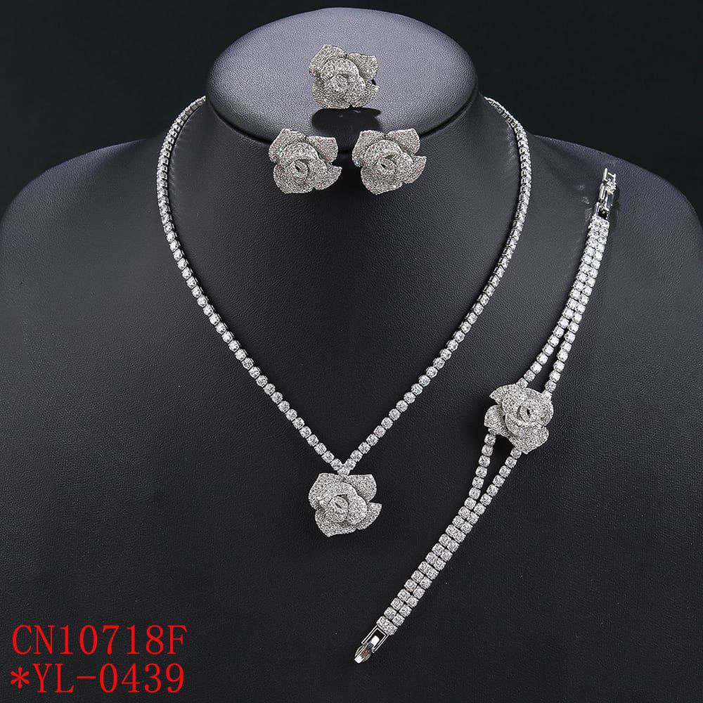 [MIMMS-20250704-0001] Oval Halo Diamond Earrings