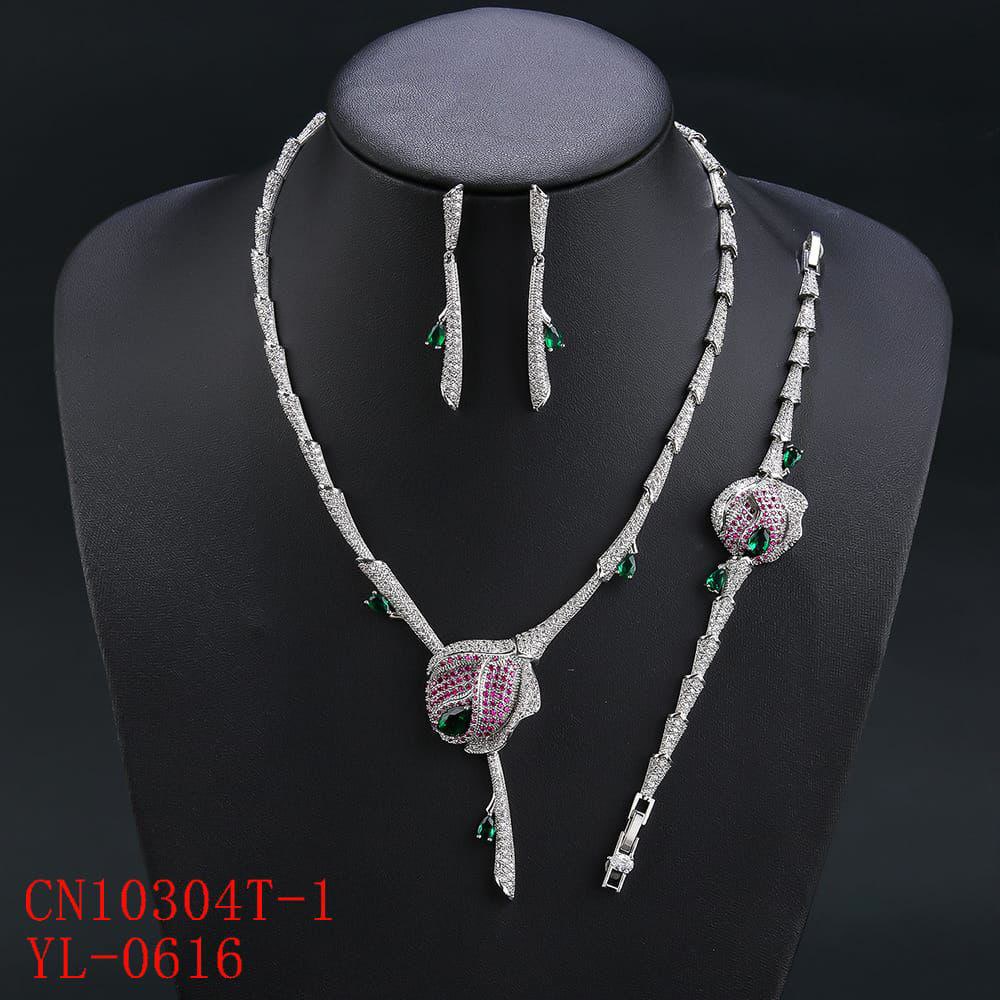 [MIMMS-20250704-0005] Cross Crystal Pendant