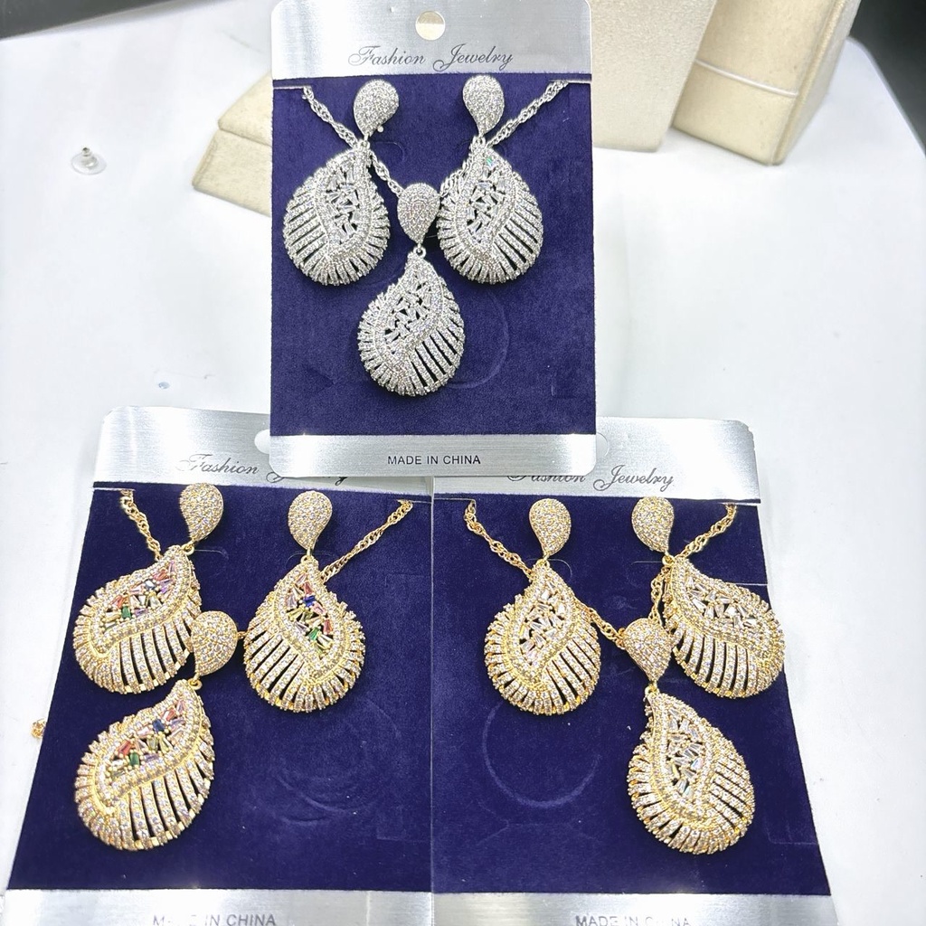 [ZIRCONIA-0066] Crystal Enchantment 4-Piece Set